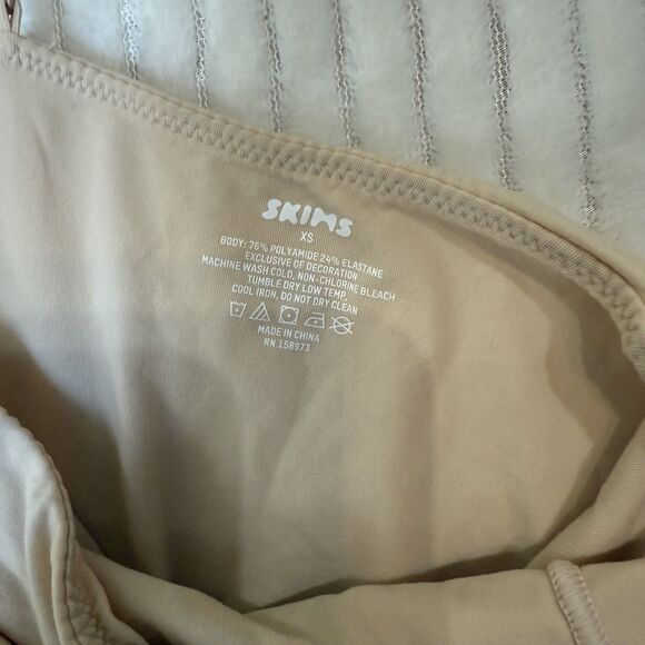 SKIMS Fits Everybody Cami Thong Bodysuit Size XS Sand NWT $58 - Picture 2 of 11